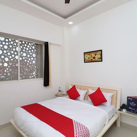 Oyo 13406 Hotel Golden Leaf Bareilly Eksteriør billede