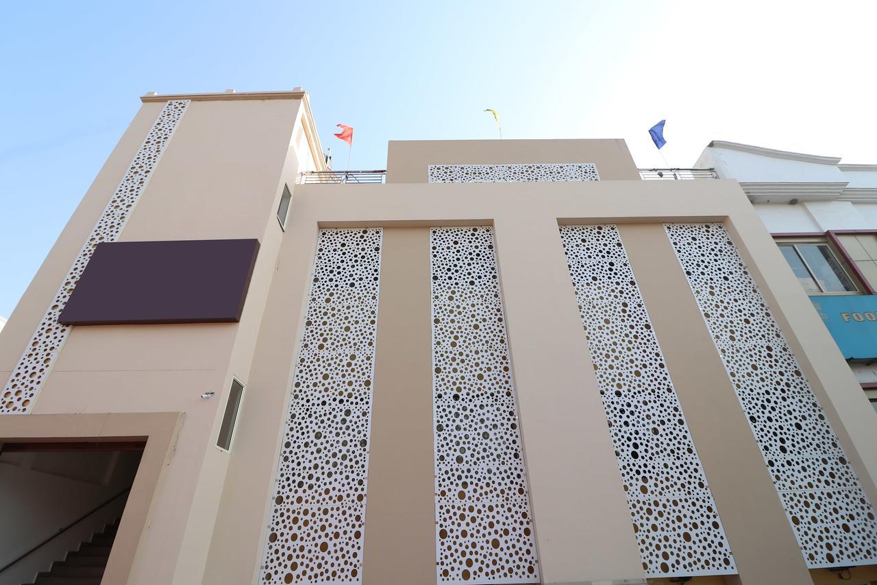 Oyo 13406 Hotel Golden Leaf Bareilly Eksteriør billede