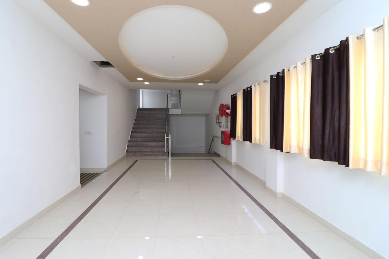 Oyo 13406 Hotel Golden Leaf Bareilly Eksteriør billede