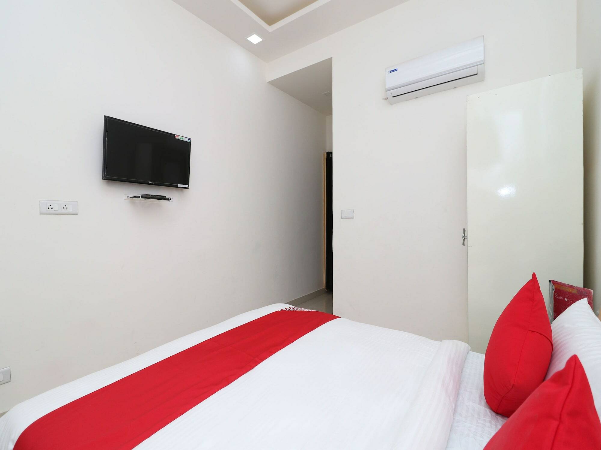 Oyo 13406 Hotel Golden Leaf Bareilly Eksteriør billede