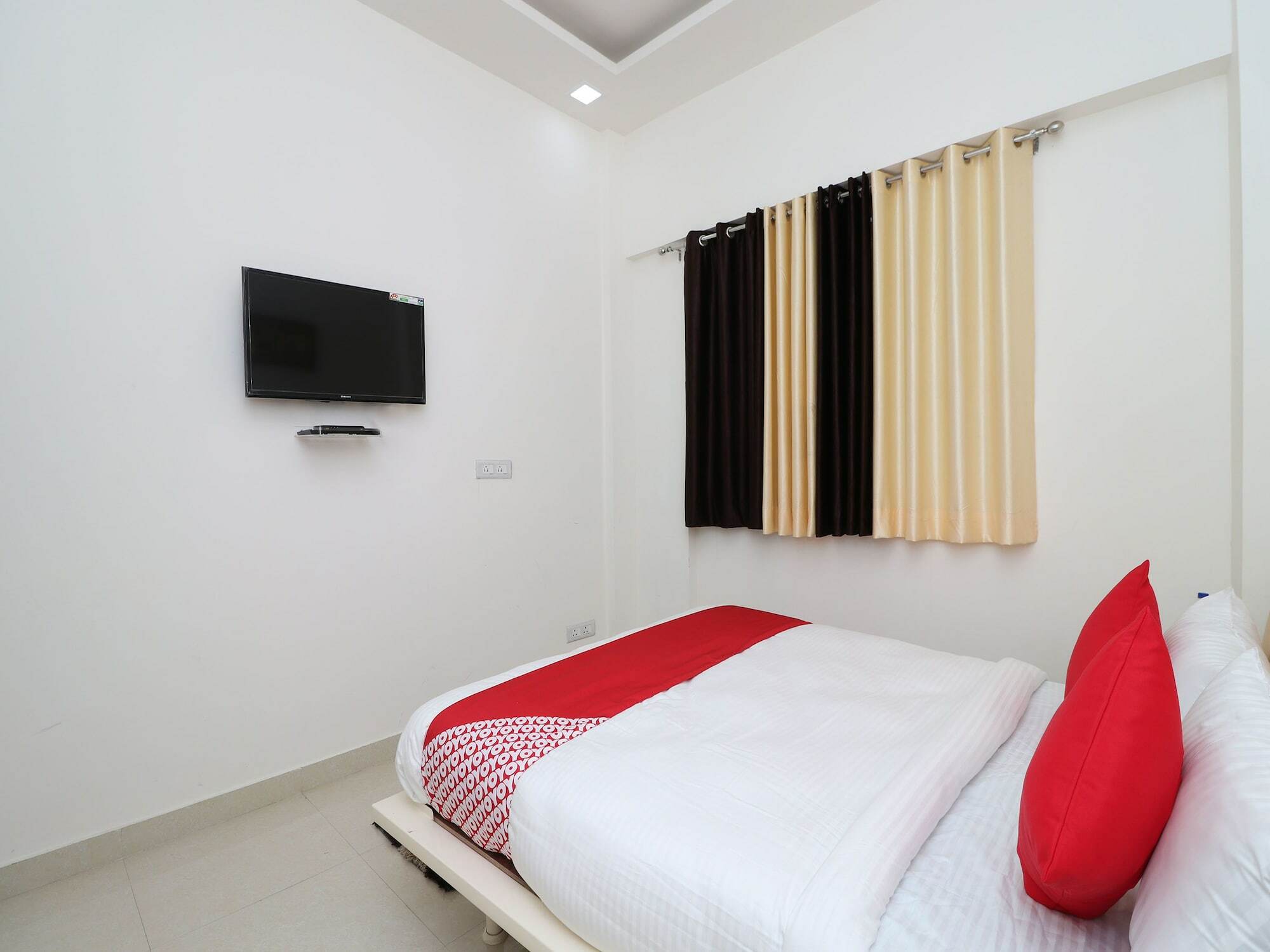 Oyo 13406 Hotel Golden Leaf Bareilly Eksteriør billede